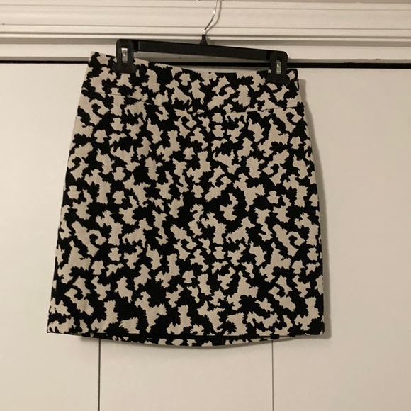 LOFT Dresses & Skirts - Black and White Print Skirt